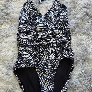 Jordan Taylor ONE-PIECE BATHING SUIT, black and white size 8